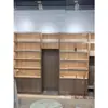 Gabinete de exhibición de madera hecho a medida en Dongguan gabinete de exhibición pintado gabinete de exhibición para supermercado de tabaco y alcohol estante de tienda de conveniencia gabinete de exhibición naranja