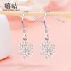Pendientes de copo de nieve con circonita y pasador de plata S925 Xigu TH0015, pendientes de gancho cortos con temperamento navideño para mujer, joyería para orejas