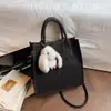 Bolsa Saco de Veludo com Couro de Veado Costurado Design de Nicho para Mulheres Novo Estilo Inverno 2025 Bolsa Carteiro Moda de Ombro Único Transversal