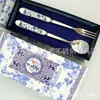 Porcelana azul e branca aço inoxidável talheres conjunto de duas peças cabo de cerâmica talheres Colher Garfo fixo LOGO estilo chinês retrô durável