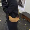 Bolsa Transversal Chifre Suede Retrô Nicho Outono Inverno Feminina 2025 Nova Bolsa de Ombro Axila de Alta Qualidade para o Dia a Dia