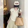 Camiseta Branca de Tricô com Gola Polo Estilo Coreano, Seda Gelada, Manga Curta para Mulheres, Verão, Petite, Única, Bonita, Slim-Fit, Top Curto