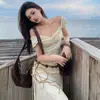 Conjunto de Roupa Sexy Estilo Ilha para Menina Quente: Conjunto de Duas Peças com Top Off-Shoulder Deserto Noroeste e Saia Longa Vermelha