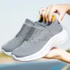 Tênis Esportivo Feminino, Sapatos de Caminhada de Verão, Sapatos Casuais Femininos, Tênis de Corrida Respirável Fly-Knit, Fornecimento Transfronteiriço de Novos Sapatos Femininos de Tamanho Grande