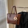 Bolso de Trabajo para Viajar Bolso de Hombro Simple de Cuero Encerado al Aceite de Moda para Mujer Primavera 2025 Nuevo Bolso Tote de Gran Capacidad