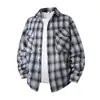 Nueva camisa de cuadros de manga larga para hombre de primavera y otoño, comercio exterior transfronterizo de corte holgado con doble bolsillo, chaqueta moderna de estilo japonés y coreano para hombres y mujeres