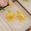 Brincos Exagerados Coloridos de Ráfia Trançada com Flor Vazada no Estilo Europeu e Americano, Novo Modelo Transfronteiriço, Estilo de Férias na Praia, Acessórios de Orelha Únicos