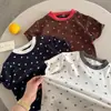 Camiseta Simples de Manga Curta com Estampa Total Olhos Apertados Verão 2026 para Meninos e Meninas