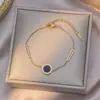 Pulseira Cruzada Europeia e Americana de Aço Titânio Nova, Não Desbota, para Mulheres, Fashion, Versátil, de Alto Padrão, Pulseira de Luxo Leve, Não Desbota