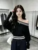 Nuevo Suéter Coreano de Punto Rayado Off-Shoulder para Mujer Otoño/Invierno 2026, Corte Holgado y Relajado, Top de Punto Adelgazante