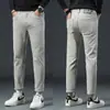Jeans cáqui italiano de alta qualidade para homens, calças compridas casuais slim fit novas para primavera e outono de 2026, calças cropped