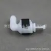 3B0955665 é adequado para Volkswagen Magotan Tiguan Golf Audi A4L conector do tubo de spray do limpador de para-brisa