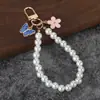 Llavero estilo Chanel con perlas y colgante de flor, llavero anti-pérdida, funda para auriculares, accesorio para bolsa de teléfono