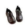 Otoño 2026 Nuevos Mocasines de Suela Gruesa Velcro Slip-on Zapatos Pequeños de Piel Casual Versátil Piel Suave Zapatos de Suela Plana