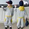Conjunto de Moletom Masculino para Primavera e Outono, Conjunto de Duas Peças Pulôver Esportivo Infantil, Novas Roupas de Bebê para Meninos Primavera 2026