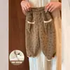 Conjunto de otoño e invierno para niña 2026 nuevo estilo coreano suéter de punto de moda para bebé con pantalones gruesos forrados de vellón conjunto de dos piezas