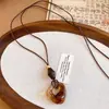 Colar Redondo Vazado com Contas de Couro, Corda, Resina e Madeira Estilo Retrô Francês Corrente para Suéter Levemente Luxuoso Ornamentos de Colar de Alto Padrão para Mulheres
