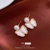 Pendientes de plata galvanizada con forma de mariposa y perla de circonita cúbica, estilo coreano de alta gama, estilo retro, ligeros y lujosos, venta al por mayor para mujer.