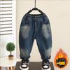 6709 Calças Infantis Estilo Outono e Inverno Forradas com Fleece 2026 Nova Moda Jeans para Bebês para Crianças Pequenas e Médias Calças de Inverno de Corte Reto