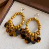 Pendientes de borla con carcasa de madera marrón transfronterizos europeos y americanos, pendientes de estilo vintage Maillard, pendientes de mujer de lujo ligero de alta gama