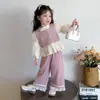 Conjunto Delicado de Renda para Bebê Menina Colete Rosa Canelado com Barra de Renda Top de Manga Bolha com Pérolas