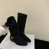 Botines de Tacón Grueso con Punta Fina y Tira Metálica de Gamuza Estilo Retro para Mujer 2025 Nuevas Botas de Moda Versátiles para Primavera y Otoño