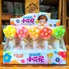 Paletas y Caramelos Duros en Varias Formas de Frutas para que los Niños Compartan Dulces y Den a sus Amigos Regalos Navideños. Puestos en la Puerta de la Escuela