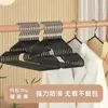 Cabides Domésticos Sem Marca Cabides Antiderrapantes Cabides para Roupas de Adulto Cabides Revestidos de Plástico Aço Inoxidável Modelo Extra Espesso Cabides Espessos Atacado