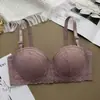 Sujetador de encaje de media copa para comercio exterior en stock, ajustable, sexy, push-up, estilo strapless con tirantes desmontables