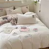 Juego de cuatro piezas de algodón lavado con dibujos animados, bordado de toalla tridimensional estilo INS, lindo juego de tres piezas de algodón puro para dormitorio infantil