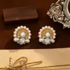 Pendientes de flor de perla estilo vintage, lujo ligero, exquisitos, delicados y atmosféricos