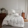 Conjunto de cama four-piece de Tencel-linho com bordado floral, respirável e amigo da pele, fresco e elegante, com toque de alta qualidade