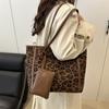 Bolso con Estampado de Leopardo para Mujer Gran Capacidad Nuevo Otoño e Invierno 2025 Bolso de Hombro Casual para Compras Bolso Tote de Moda para el Trabajo y el Viaje