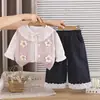 Traje de Primavera y Otoño para Niñas 2026 Nuevo Elegante Moda Infantil de Primavera y Otoño Ropa de Bebé Suéter Cárdigan Conjunto de Tres Piezas Moderno