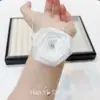 Colar de rede super fada com rosa para mulheres, corrente de clavícula ajustável, design de nicho de luxo leve, acessório de pescoço elegante