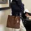 Bolsa tote de grande capacidade para mulheres, nova coleção de outono 2026, material camurça, com estética retrô e sofisticada, adequada para o trabalho