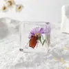 A Fábrica de Artesanato Zhongkun vende espécimes de insetos genuínos como itens decorativos, embutidos em resina de alta transparência, como brinquedos científicos educativos para crianças.