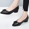Zapatos de otoño versátiles y de moda para mujer, planos, de punta fina, poco profundos, de tacón bajo, nuevos 2026, zapatos casuales para ir al trabajo para madres