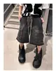 Shorts Jeans Cargo Reto de Comprimento no Joelho, com Cordão, Bordas Desfiadas, Lavagem Vintage Cinza e Múltiplos Bolsos