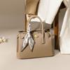 Bolsas 2025 Nova Moda Outono e Inverno Bolsa Feminina Versátil da Moda Transversal Elegante Bolsa de Mamãe Grande Capacidade Bolsa de Ombro de Mão