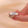 Anillo de Diamante Moissanita de Un Quilate Anillo de Pareja Par de Hombres y Mujeres Anillo de Pareja Vivo Cuadrado Versátil Anillo de Boda Al por Mayor