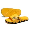 Venta especial de liquidación en pantuflas para hombre, disponibles en varios tamaños y estilos, incluyendo chanclas y sandalias de dedo, adecuadas para puestos y mercados nocturnos