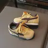 Outono 2026 Nova Moda Tênis de Skate Infantil Unissex Malha Leve Sapatos de Treino Alemães Respiráveis Casuais Sapatos Forrest Gump Tendência