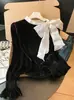Camisa de terciopelo con cordones estilo francés para mujer, de manga larga, para otoño e invierno, elegante y adelgazante, camisa base vintage que reduce la edad
