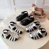 Novedades Verano 2026 Unisex Moda Infantil Sandalias Cubrepie Estilo Coreano Moda Zapatos de Playa Suela Blanda Venta al por Mayor Individual Artículo Popular