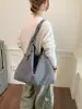 Bolsa tote grande de crochê à mão para mulheres, novo estilo 2026, com visual sofisticado, adequada para o trabalho, para o dia a dia e pode ser carregada no ombro ou na transversal.