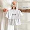 Conjunto de Verano para Niñas Estilo Coreano Camiseta de Manga Corta y Shorts Dos Piezas Color Sólido Estampado Casual Ropa Infantil Nueva Ropa de Verano para Niños