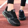 Sapatos femininos Jinjiang transfronteiriços primavera e verão malha respirável tênis esportivos leves tênis de corrida para estudantes femininos sapatos casuais pretos para viagem