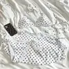 Novo estilo de garota popular 2026 maiô sexy de bolinhas feminino estilo vestido com amarração no pescoço conjunto de três peças para uso em resort de águas termais