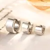 Pendientes de aro lisos, anchos y pequeños para hombres y mujeres, pendientes de aro lisos, modernos y únicos, mini ear cuffs de alta gama, regalo versátil y de moda